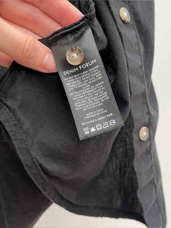 Aritzia Denim Forum the Jane shirt S black short sleeve button up timeless - Picture 5 of 13